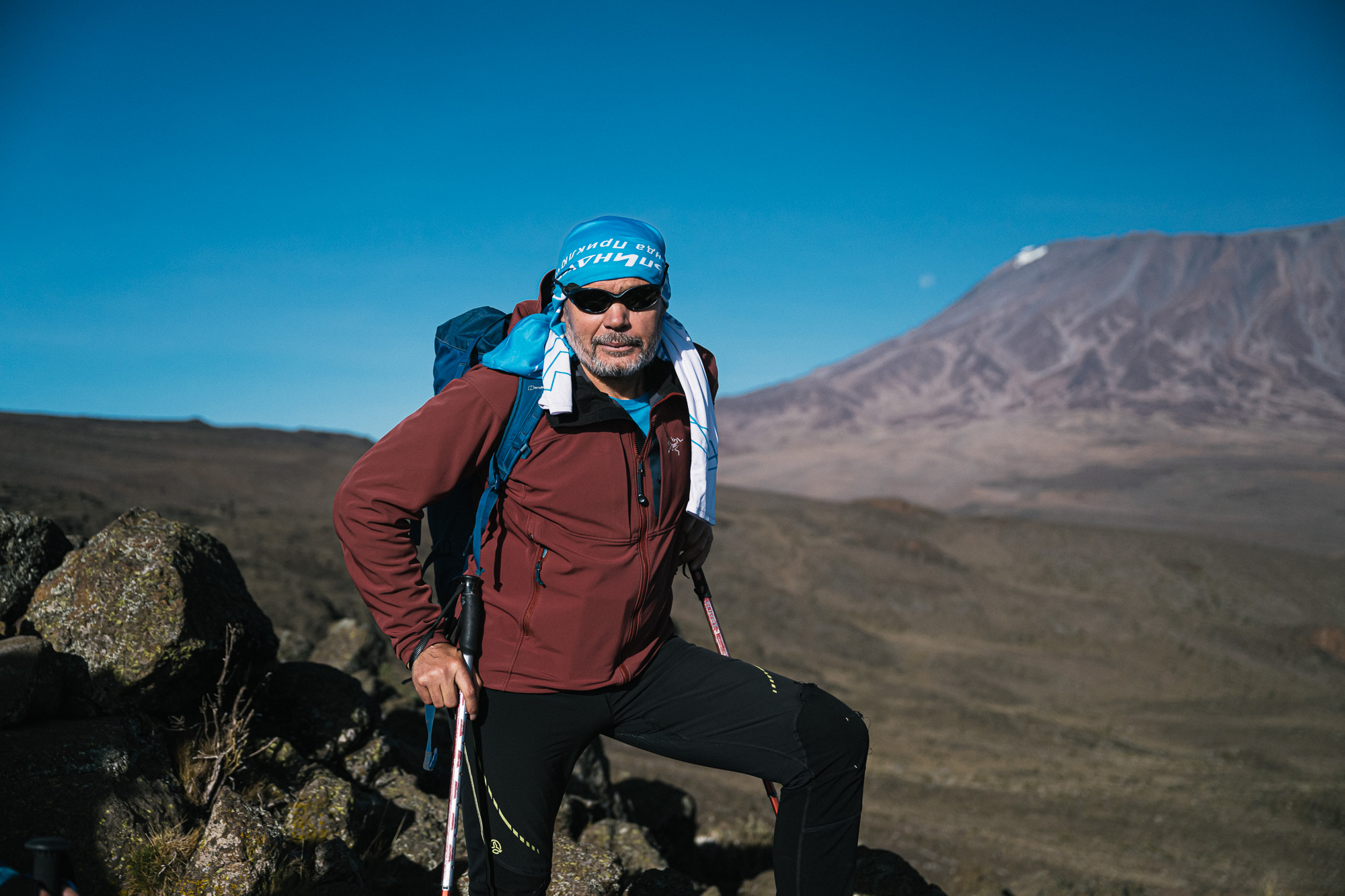 Килиманджаро восхождение. Килиманджаро альпинисты. Альпинист услуга Узбекистан. Фотограф на экспедиции чем занимается.